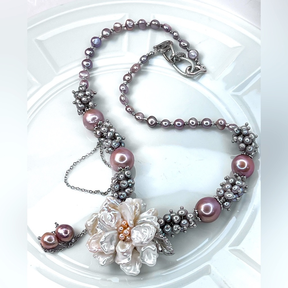 Stunning 🤩 Handmade Freshwater Keshi Pearl Huge Edison Cluster Necklace Flower 🌺 - Picture 4 of 5